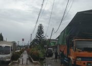 Aktivitas Bongkar Muat Truk di Jalan Perum Villa Balaraja Disorot, Warga Keluhkan Kemacetan Parah