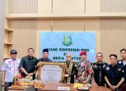 Puluhan Ormas dan Lintas Suku Beri Lencana Penghargaan kepada Kejari Lampung Tengah, Desak Pengusutan Dugaan Korupsi Dinas Pendidikan Tanpa Tebang Pilih